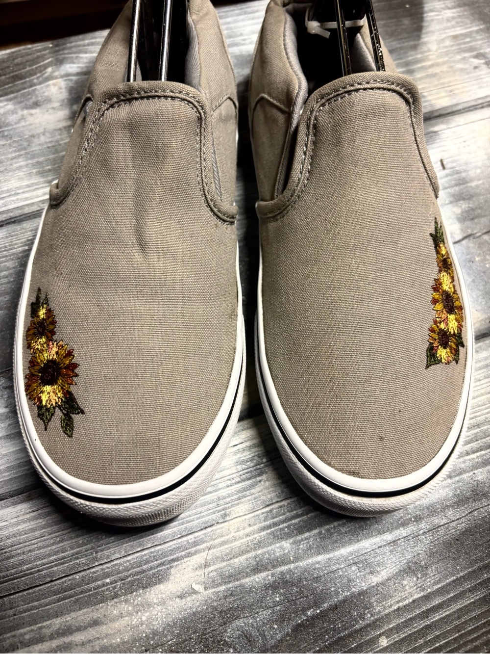 VansTan slip-on canvas sneakers with embroidered sunflower Womens 5